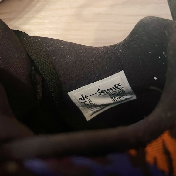 Jordan 4 Black Rush Violet - Picture 3 of 5